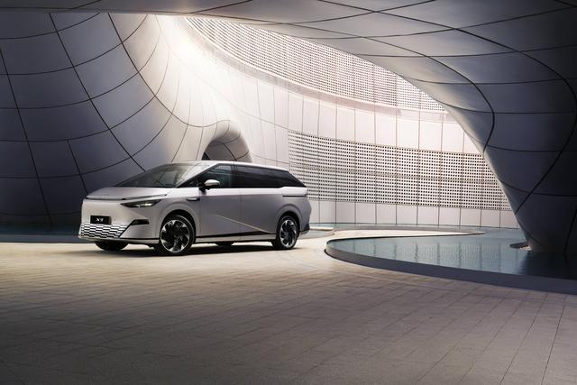 小鹏汽车逆袭之路：技术创新与市场策略双赢